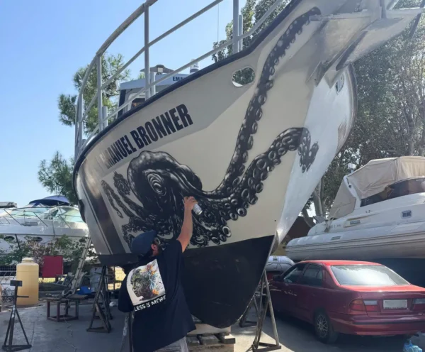 Šveitsi kunstniku Romanesco One joonistus MV Emanuel Bronneril. Pilt: Sea Shepherd Global.